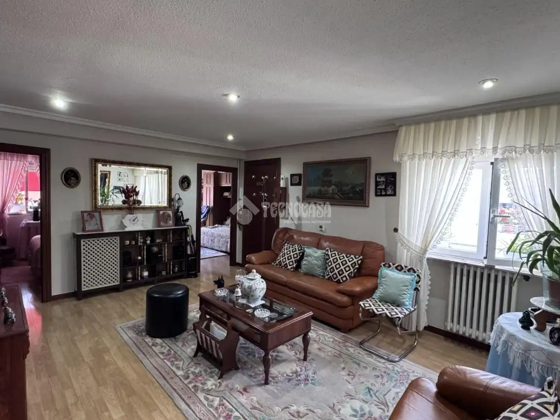 Piso en venta en León Capital  con Calefacción, Parquet y Trastero