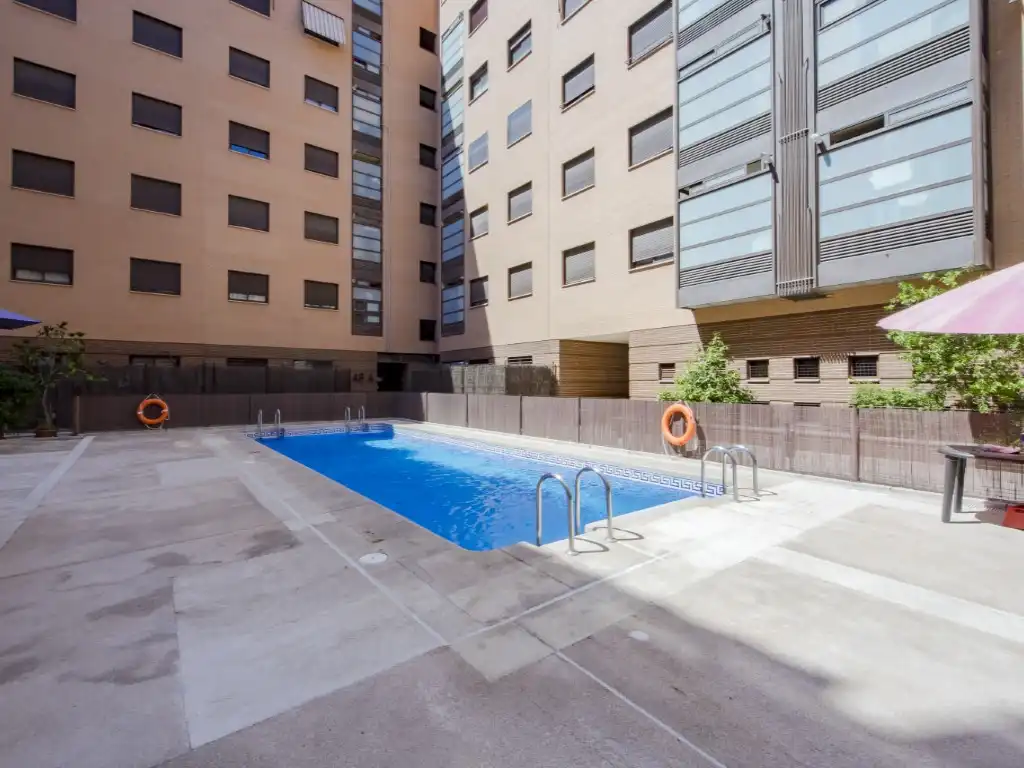 Piscina de Pis de lloguer en Madrid amb Jardí privat, Terrassa i Piscina