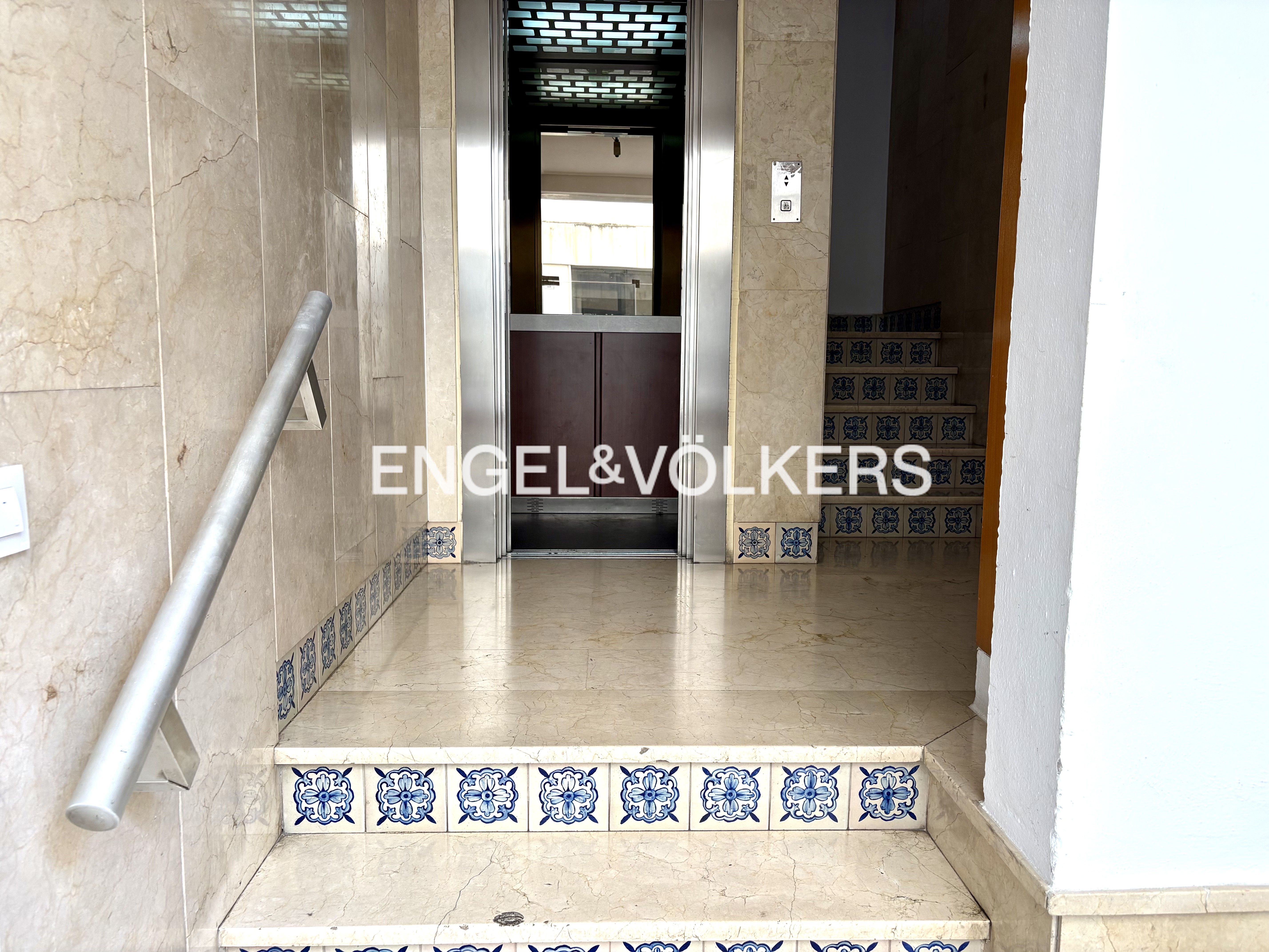Apartment to rent in  Sevilla Capital  with Air Conditioner, Heating and Terrace