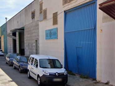 Industrial building to rent in Centre