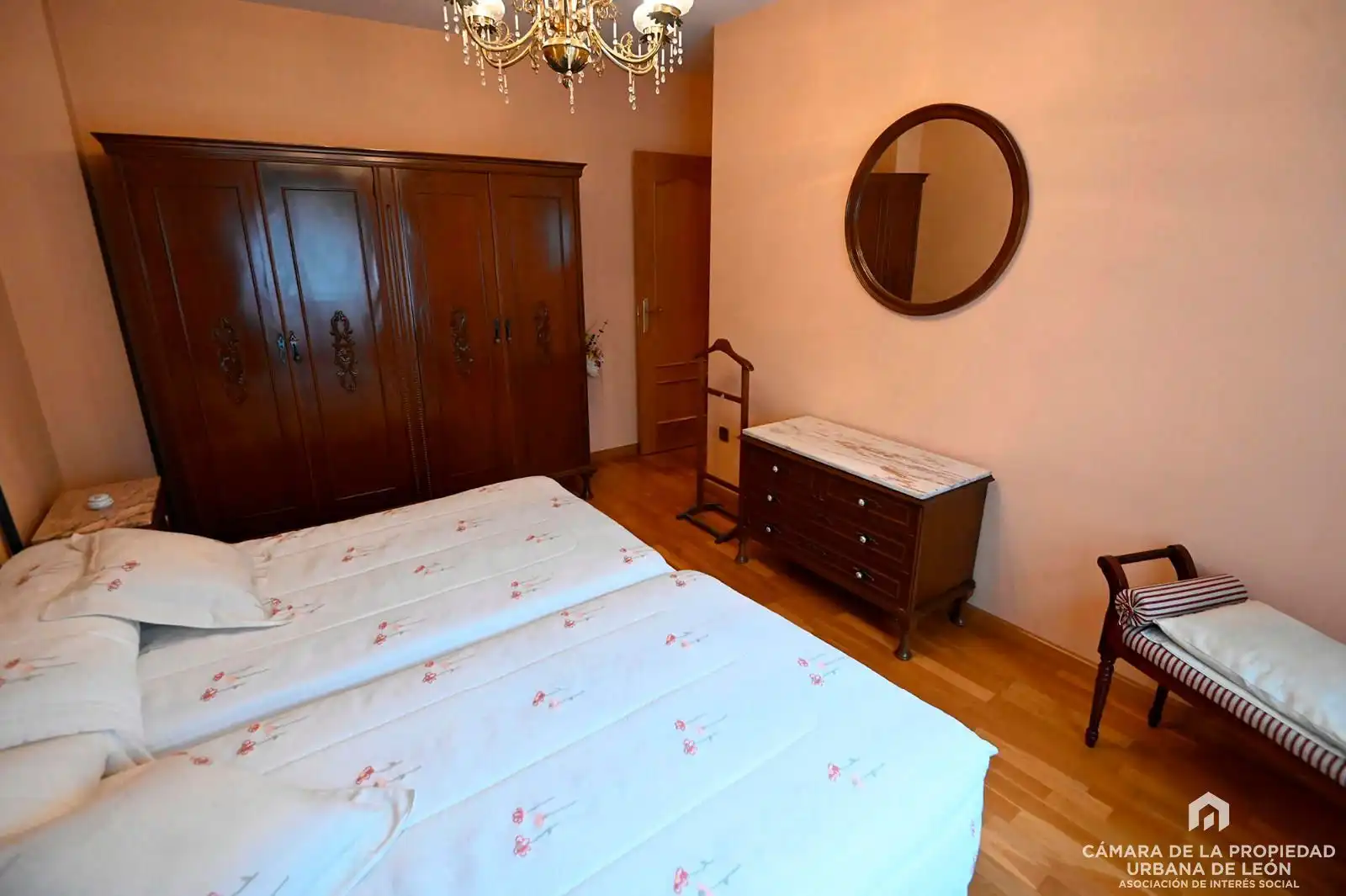Habitación de Piso en venta en León Capital  con Calefacción, Terraza y Trastero