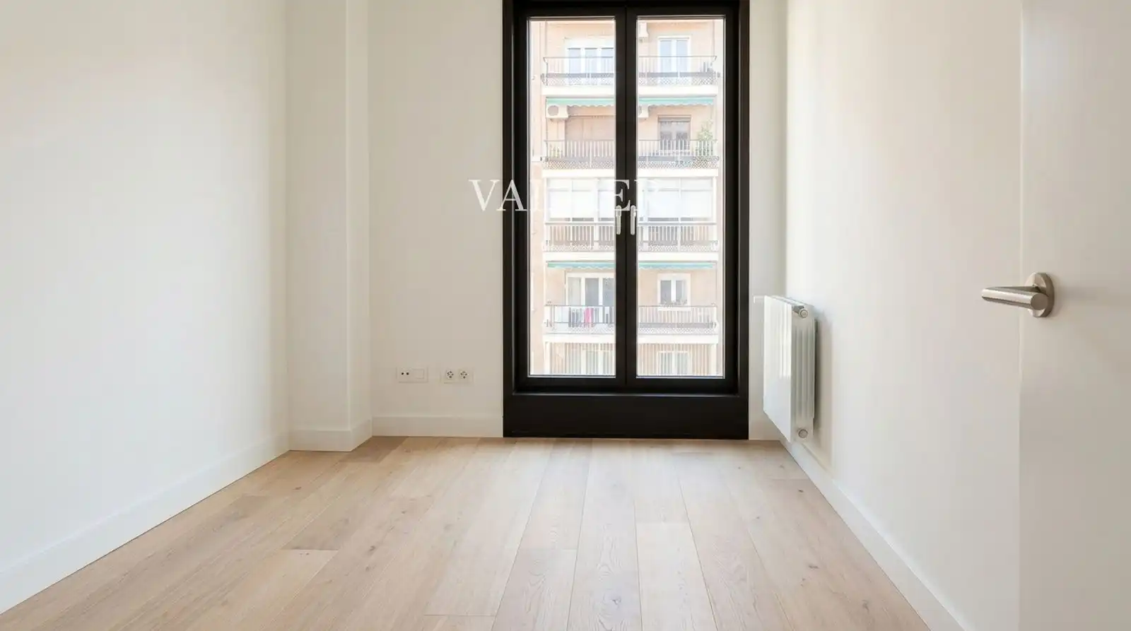 Schlafzimmer von Dachboden zur Miete in Madrid mit Heizung, Abstellraum und Schwimmbad