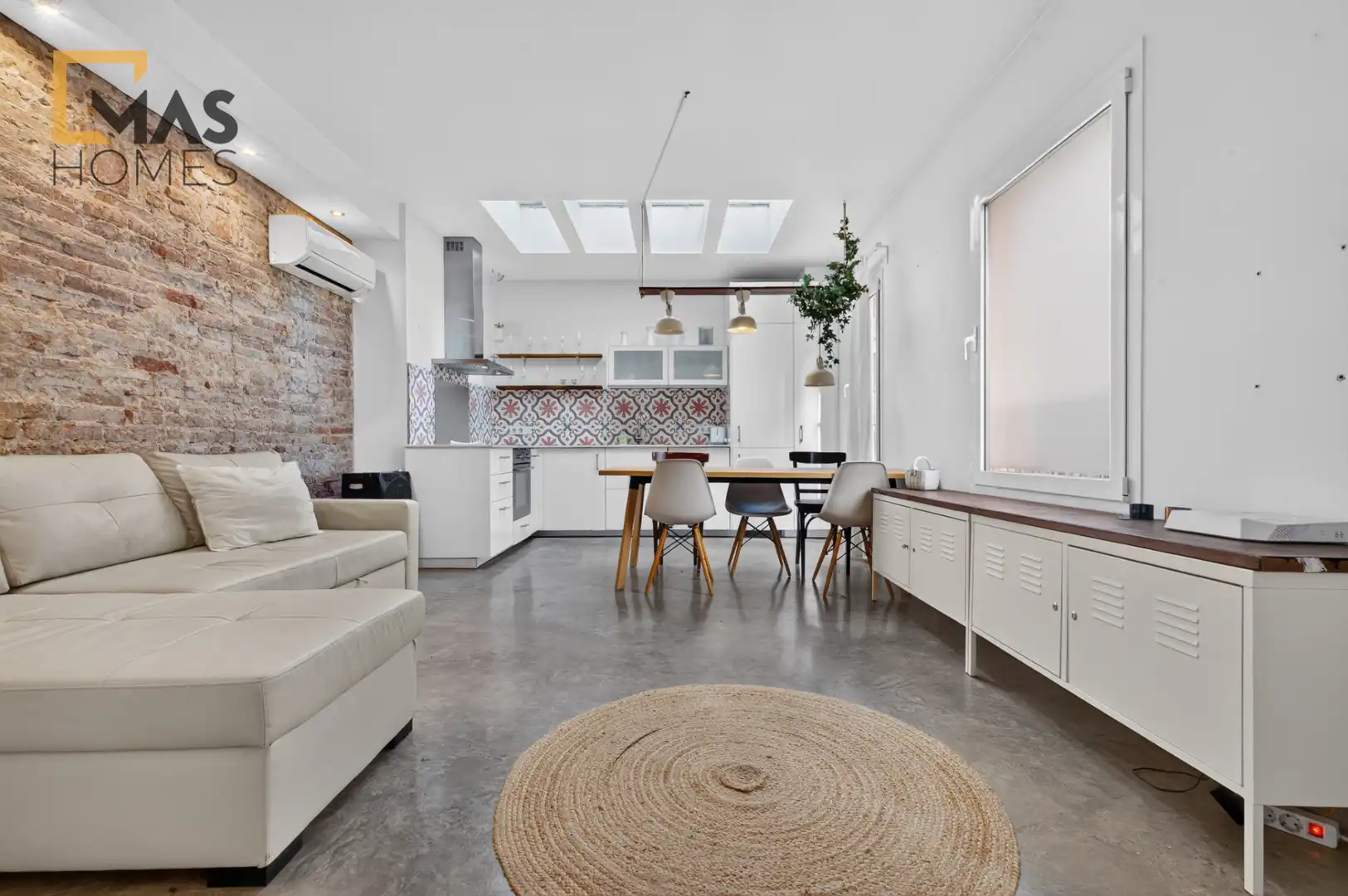 Living room of Buildings for sale in Ciutat Vella