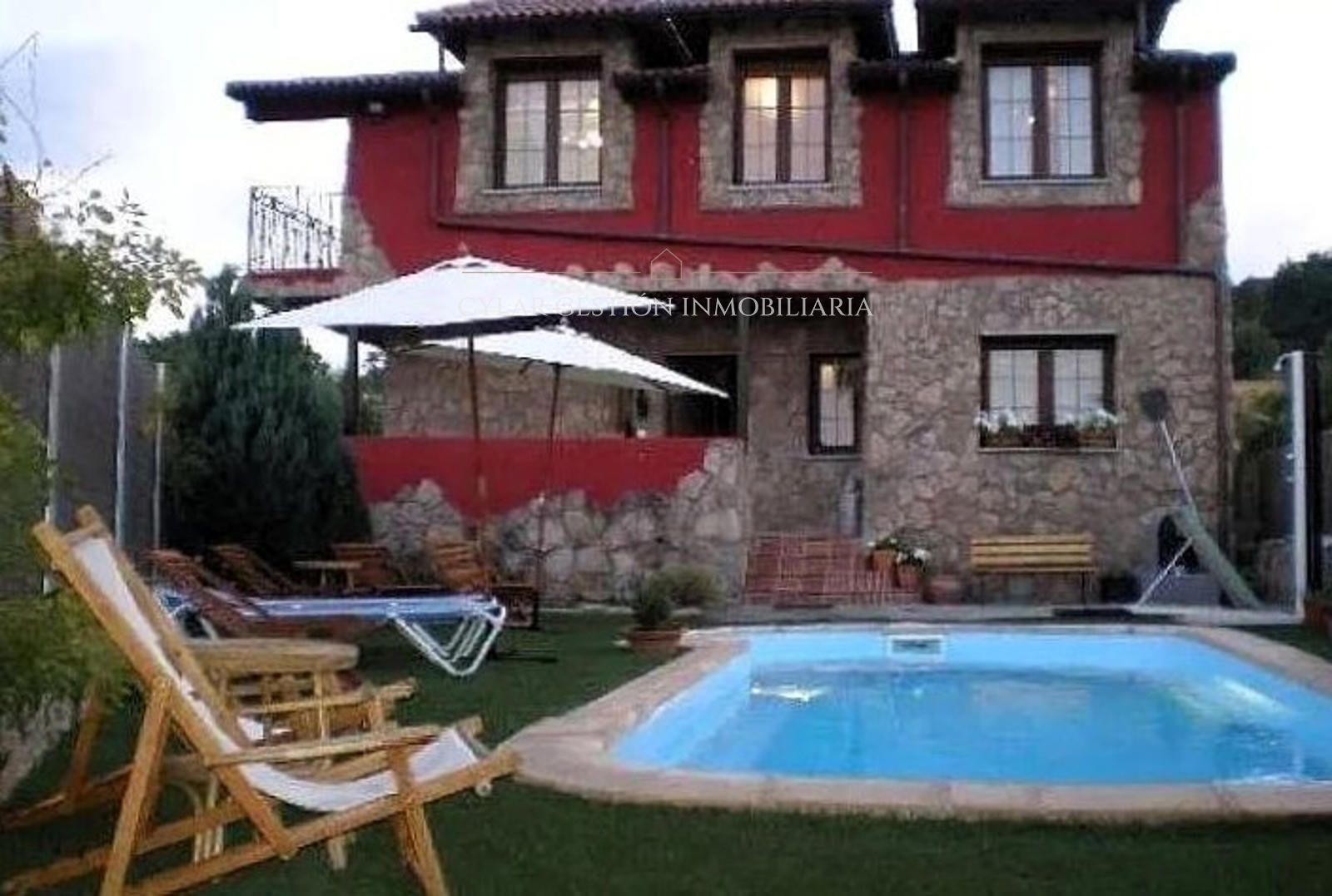 Piscina de Casa o xalet en venda en La Calzada de Béjar  amb Calefacció, Jardí privat i Terrassa