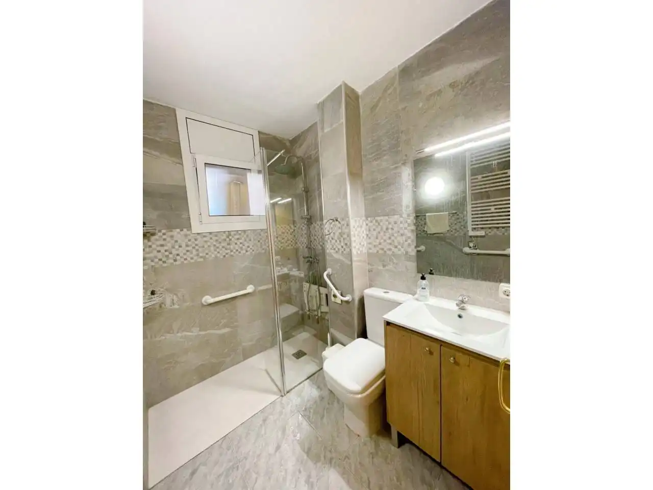 Baño de Piso en venta en Cerdanyola del Vallès con Calefacción, Parquet y Balcón