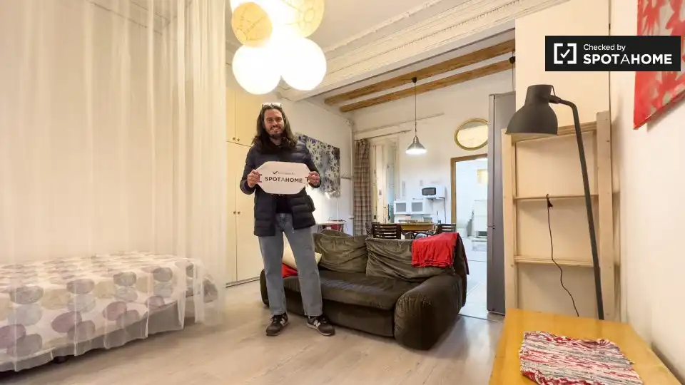Appartamento con terrazza in affitto a Ciutat Vella