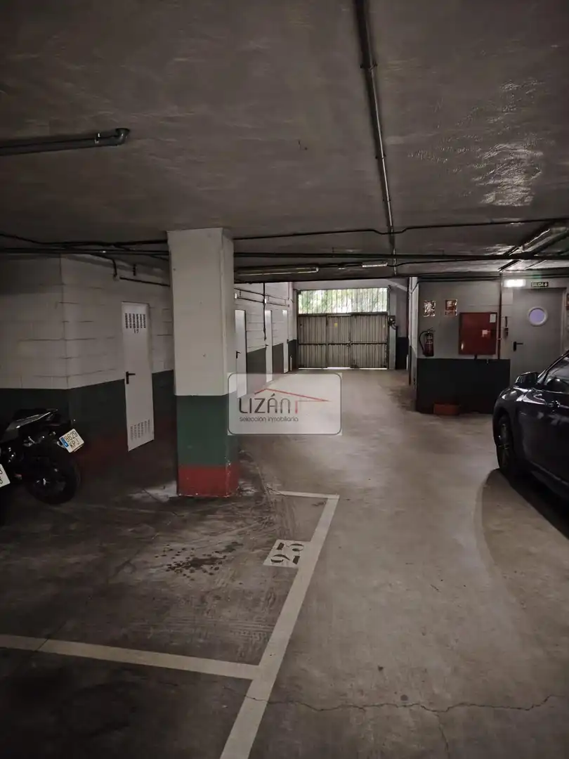 Parkplatz von Wohnung zum Verkauf in Oviedo  mit Heizung, Parkett und Abstellraum