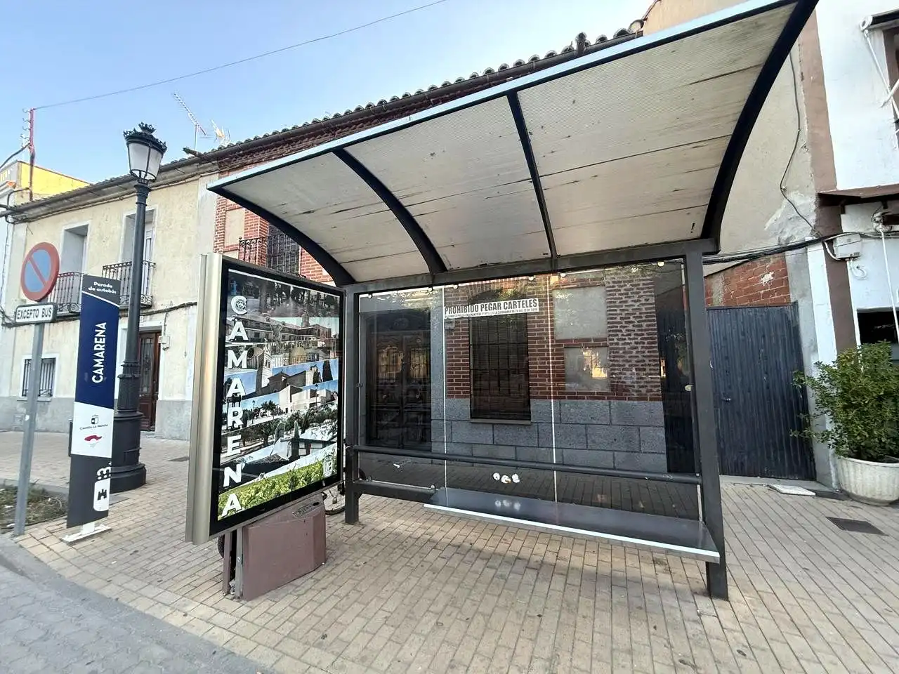 Vista exterior de Casa adosada en venda en Camarena amb Calefacció, Jardí privat i Terrassa