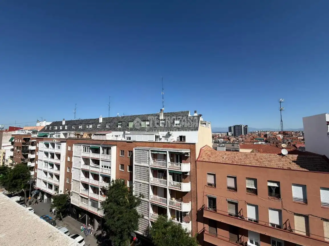 Vista exterior de Piso en venta en Madrid con Calefacción y Terraza