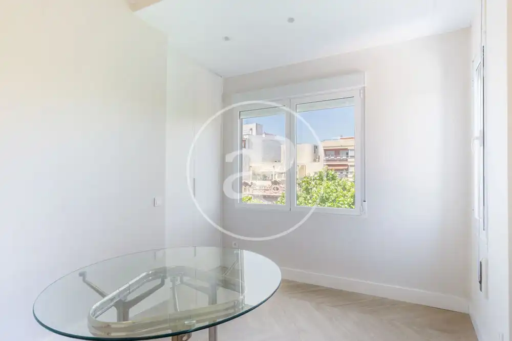 Bedroom of Flat for rent in Valencia  with Air Conditioner, Heating and Balcony