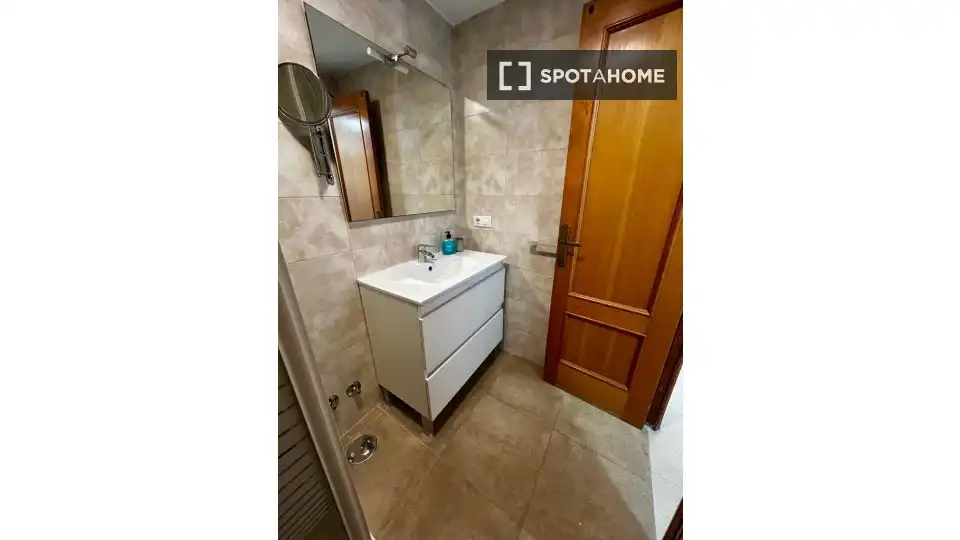 Baño de Piso de alquiler en Alicante / Alacant con Aire acondicionado, Calefacción y Amueblado