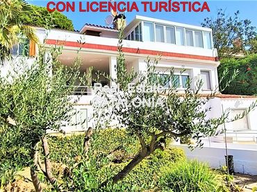 Villa con balcone in vendita a Roca Grossa