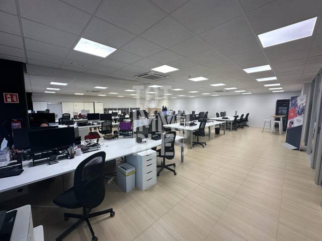 Oficina en Alquiler en Domeny