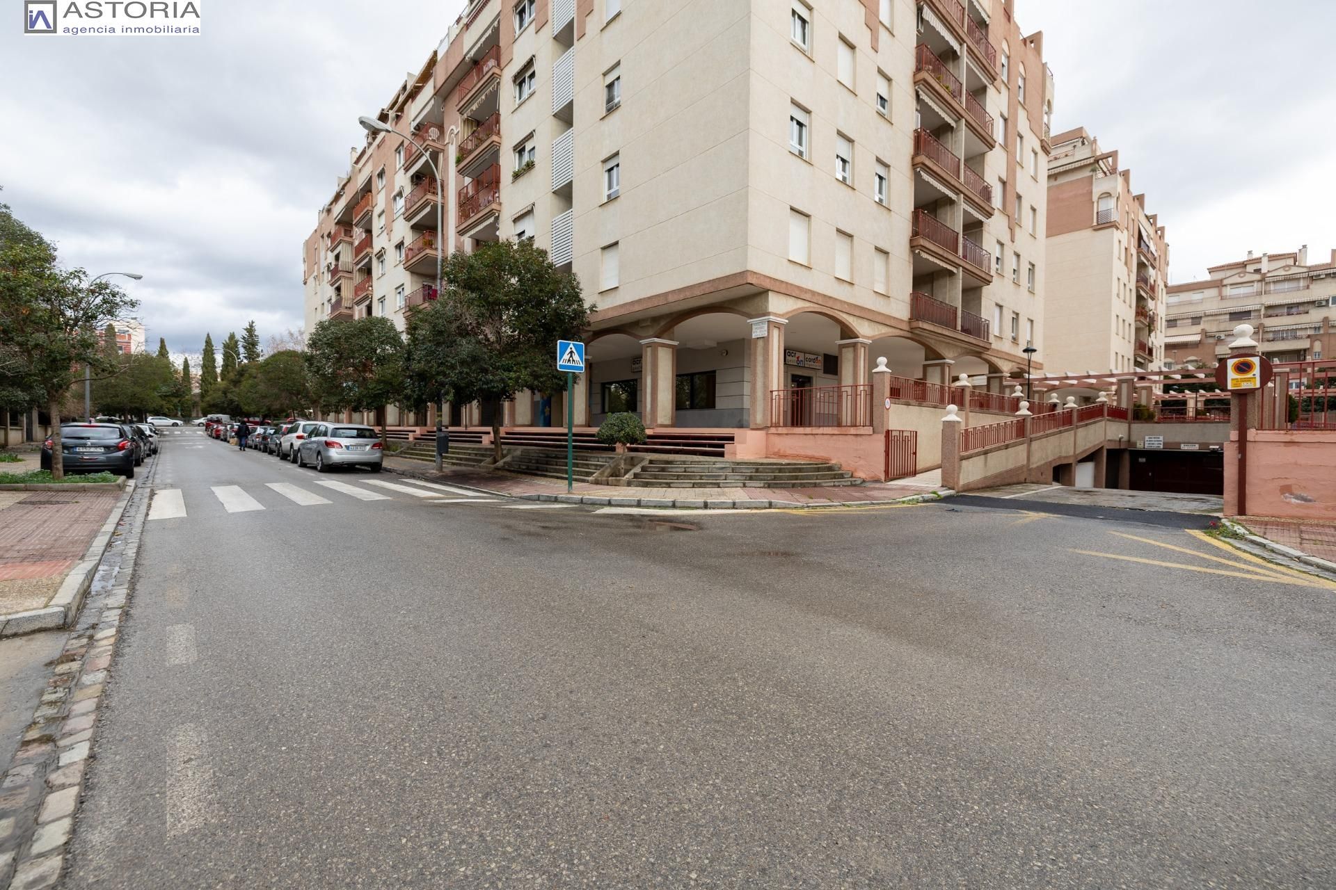 Vista exterior de Garatge en venda en  Granada Capital