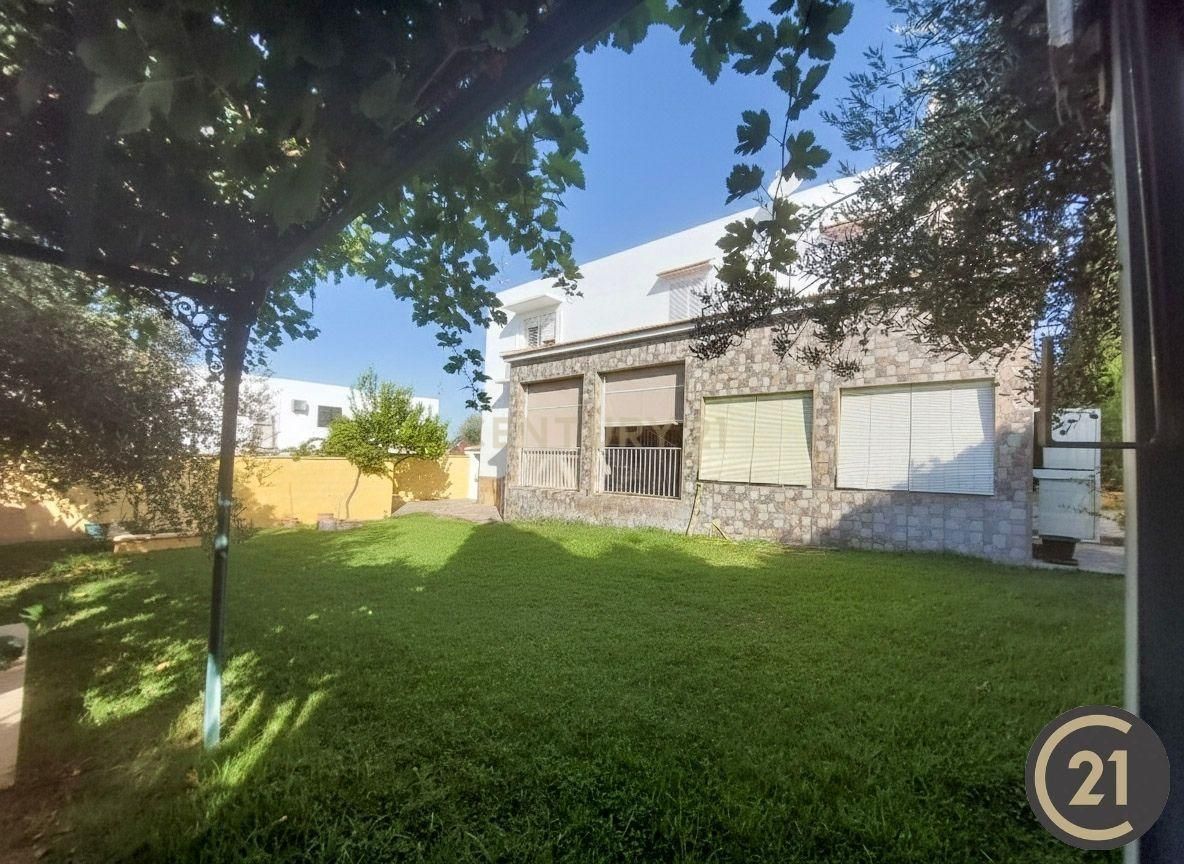 Garden of House or chalet for sale in Espartinas  with Air Conditioner, Private garden and Storage room