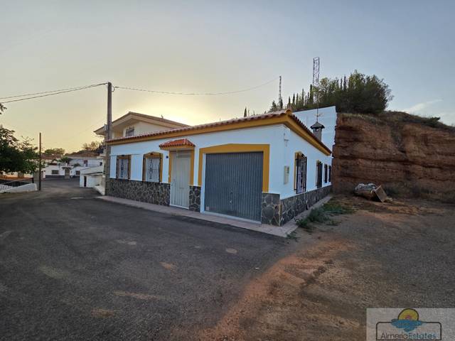 Casa-chalet en Venta en Taberno