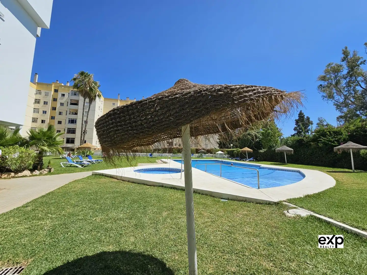 Swimming pool of Flat for sale in Fuengirola  with Air Conditioner, Swimming Pool and Furnished