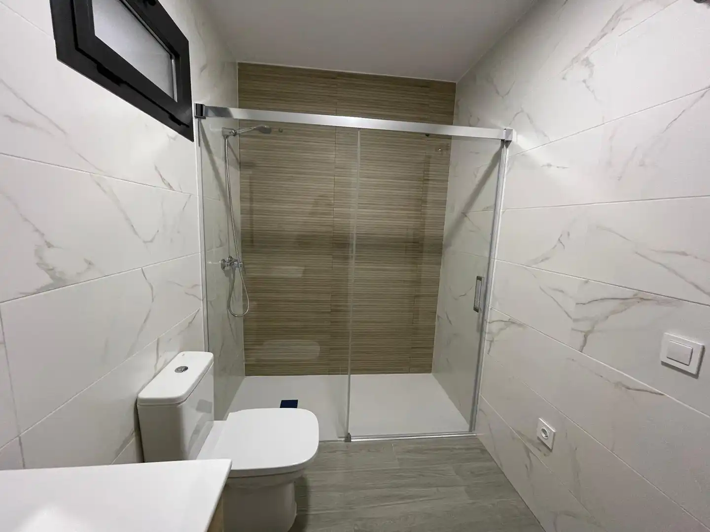Badezimmer von Wohnung zur Miete in La Rinconada mit Klimaanlage, Heizung und Terrasse