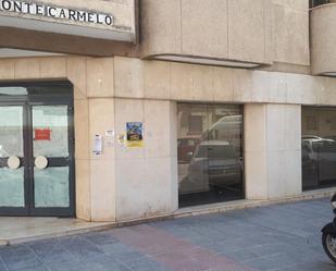 Vista exterior de Local en venda en  Sevilla Capital amb Aire condicionat
