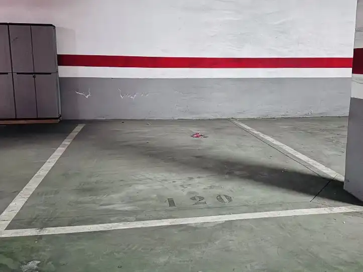 Parking of Garage for rent in Valencia  with Alarm