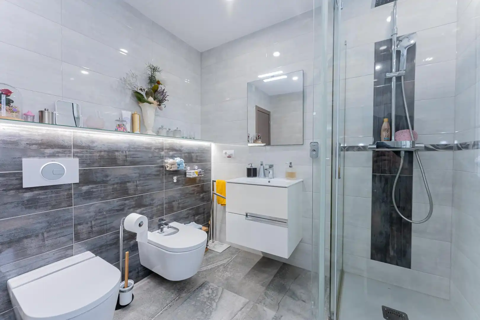 Badezimmer von Wohnung zum Verkauf in Viladecans mit Klimaanlage, Heizung und Parkett