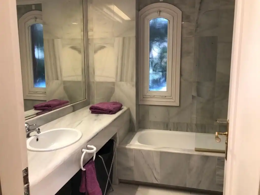 Vivienda con piscina en venta en Nueva Andalucía, imagen 9