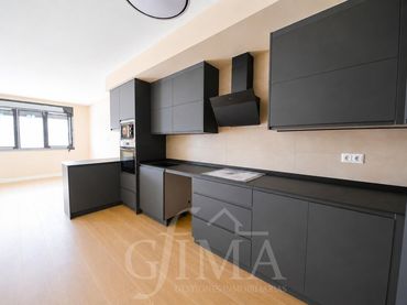 House with pool for sale in Calle Igualdad