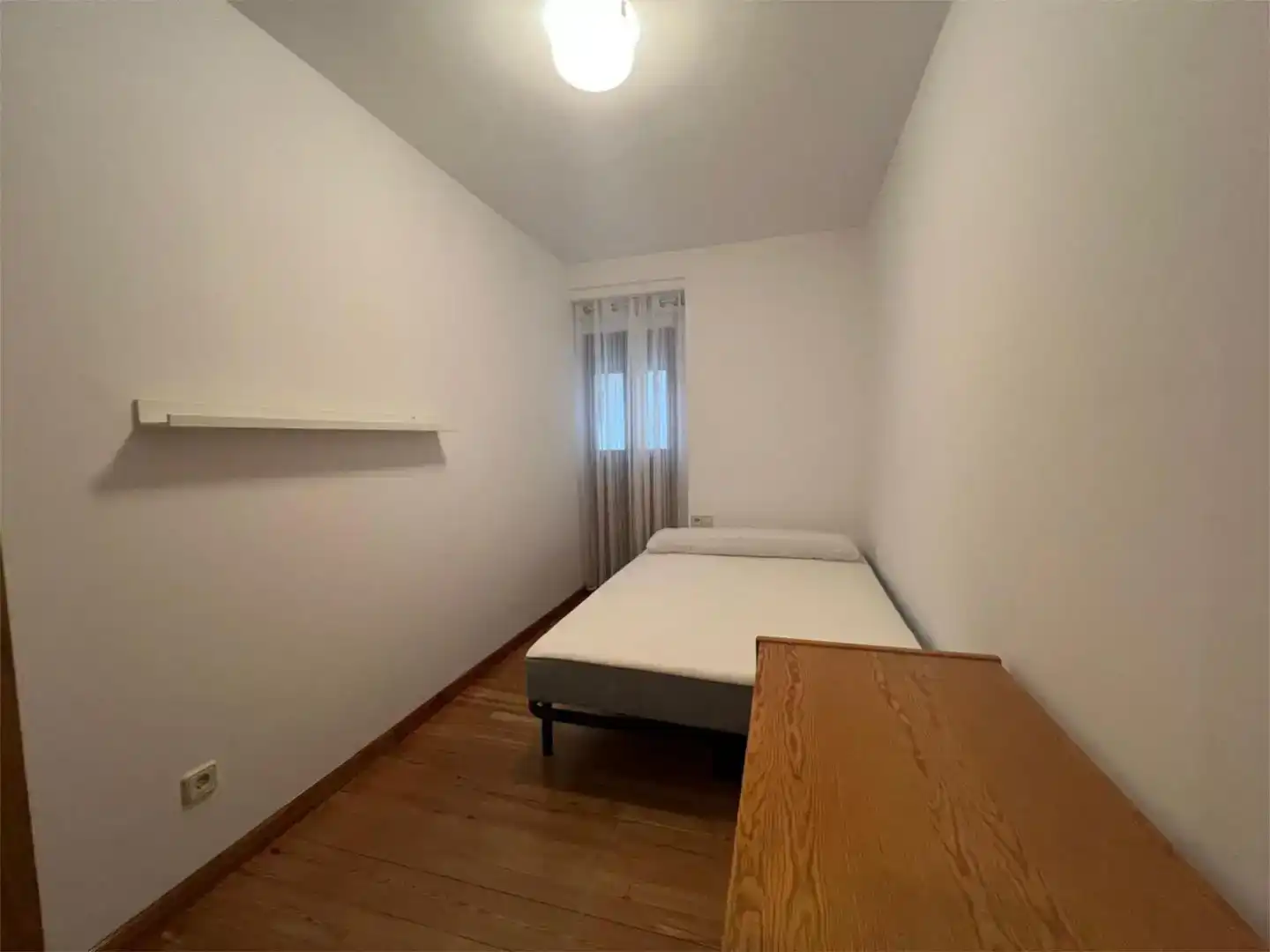 Schlafzimmer von Wohnung zur Miete in  Valencia Capital mit Klimaanlage und Balkon