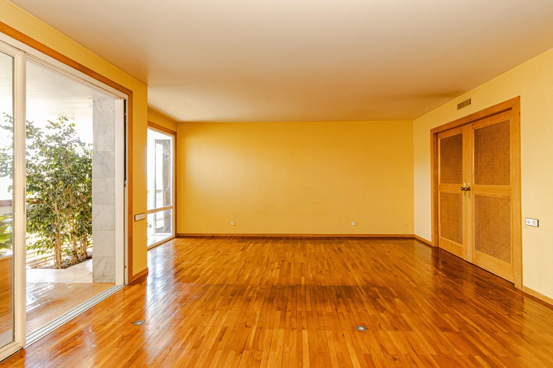 Living room of Flat for sale in  Barcelona Capital  with Air Conditioner, Heating and Private garden