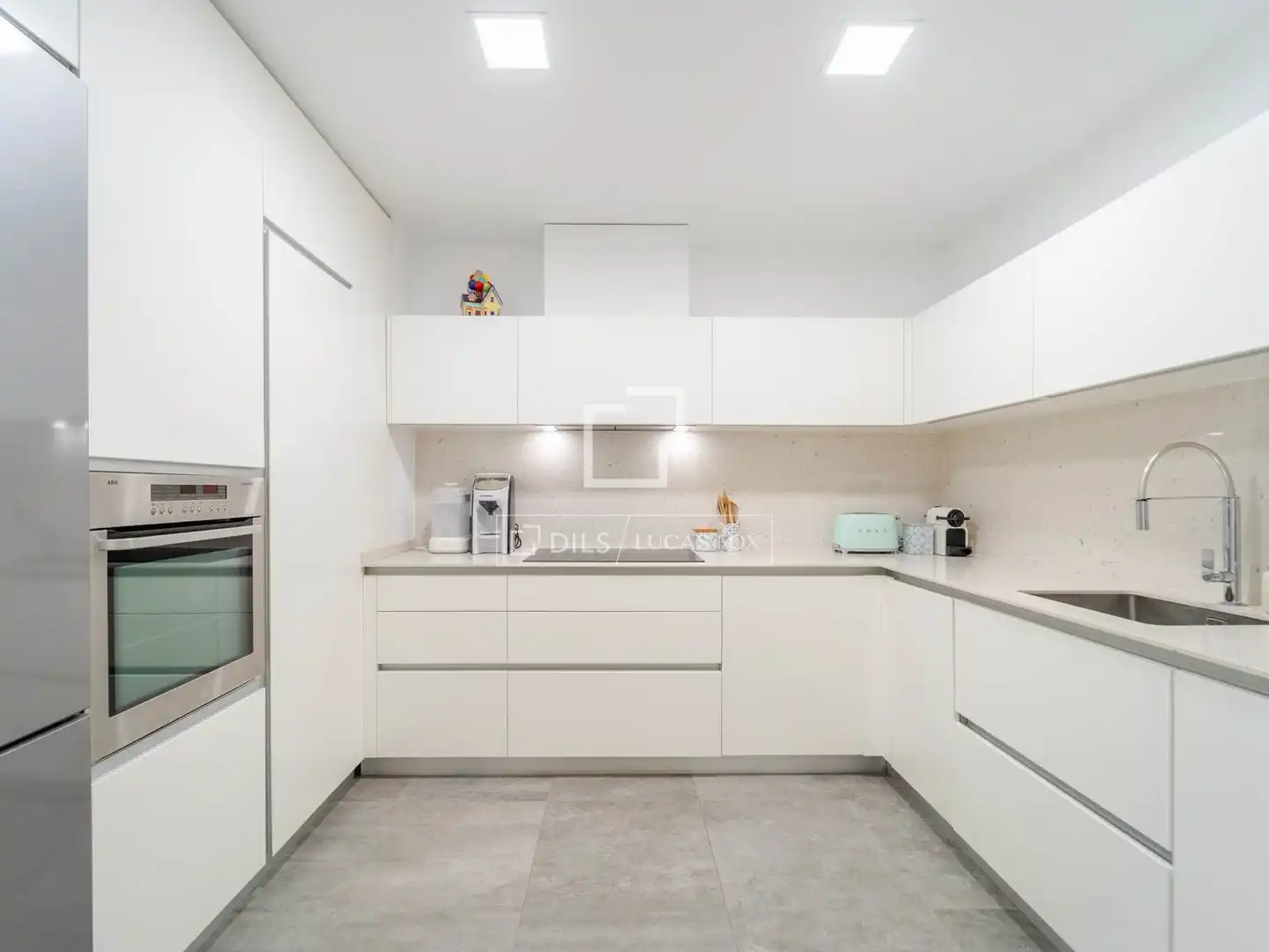 Kitchen of Flat for sale in Valencia  with Air Conditioner, Parquet flooring and Balcony