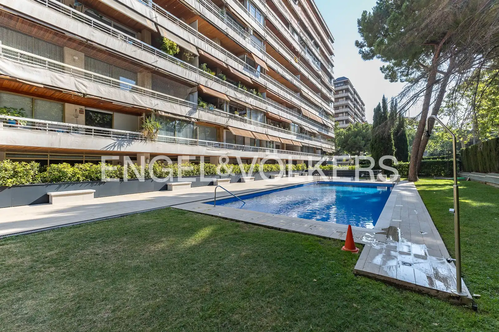 Vista exterior de Pis de lloguer en Barcelona amb Calefacció, Parquet i Piscina