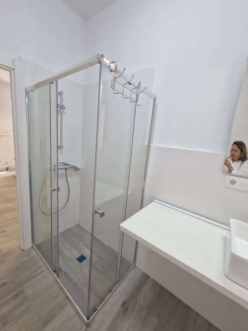Baño de Piso de alquiler en Sestao  con Amueblado, Lavadora y Microondas