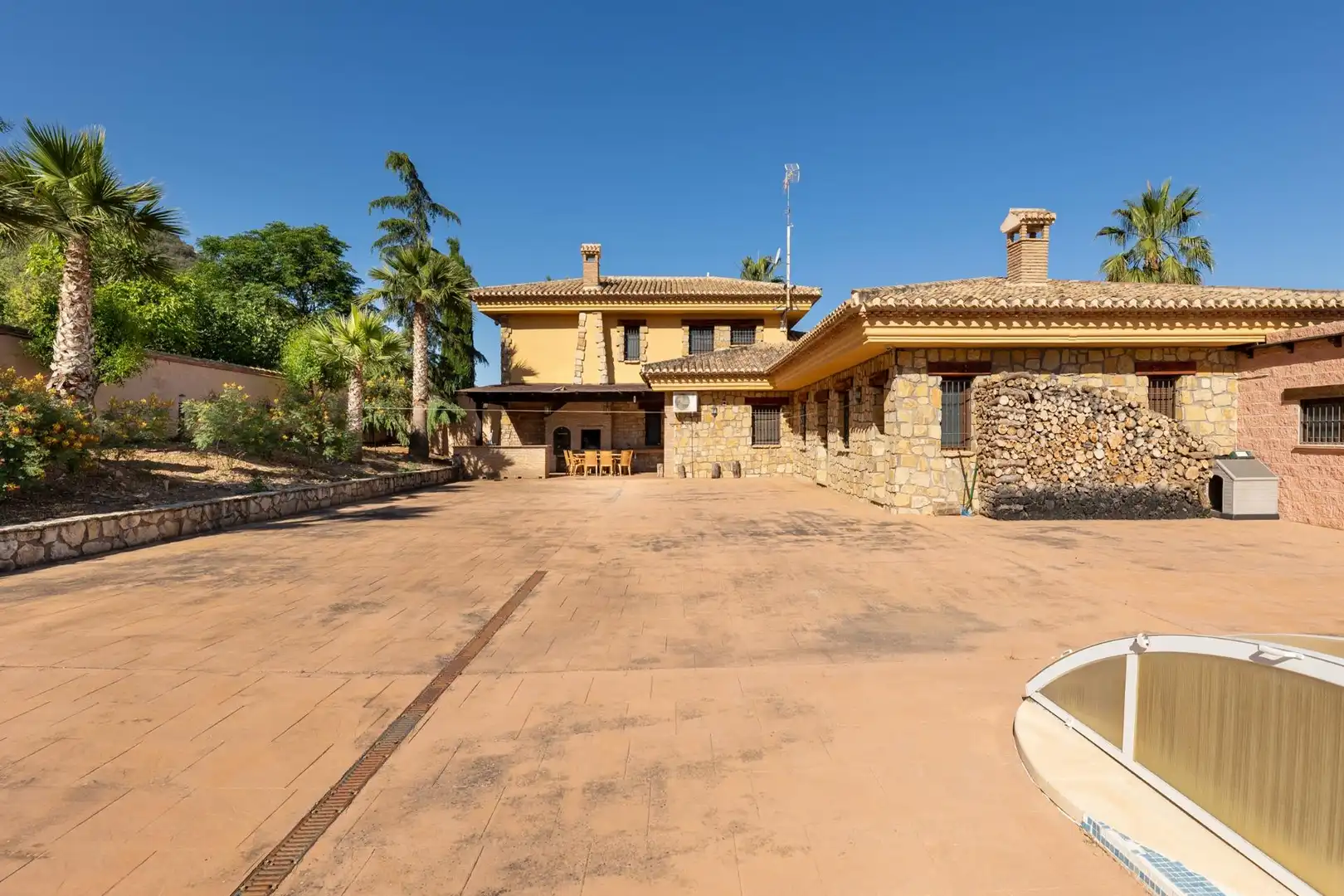 Exterior view of Houses for sale in Colomera  with Heating, Terrace and Storage room