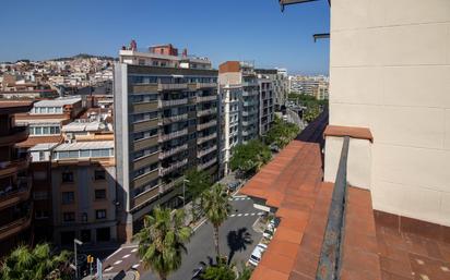 Vista exterior de Àtic en venda en  Barcelona Capital amb Terrassa i Balcó