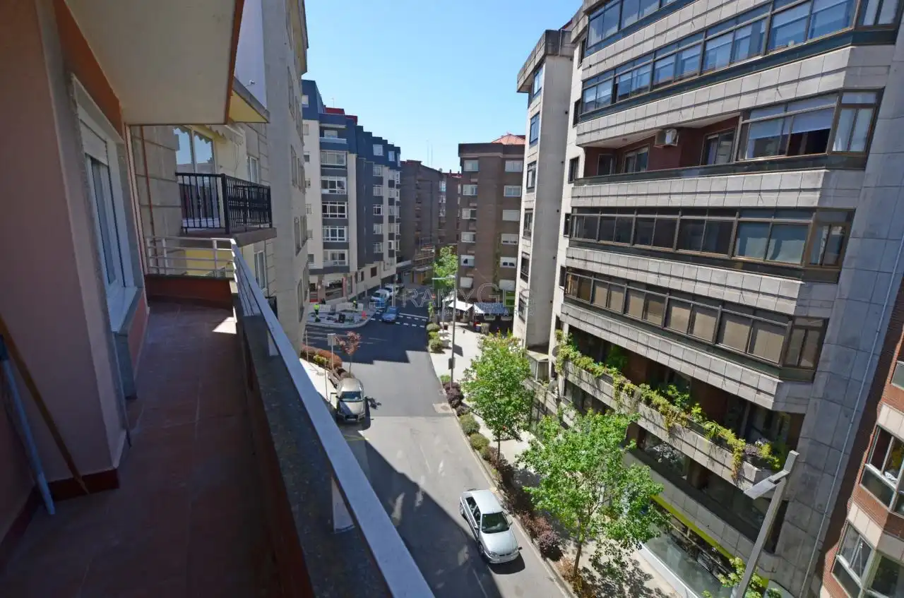 Vista exterior de Pis de lloguer en Vigo  amb Traster i Moblat