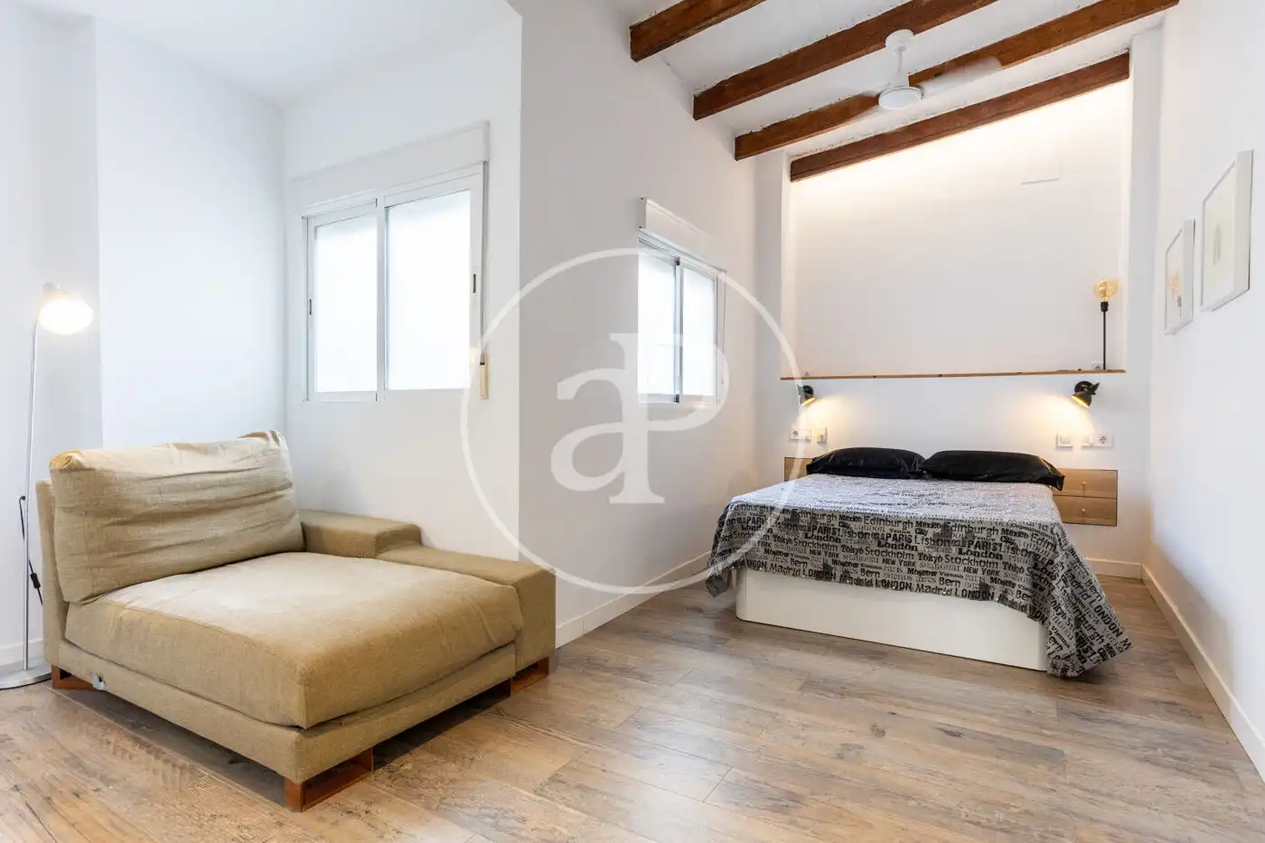 Bedroom of Attic for sale in Valencia  with Heating, Terrace and Furnished