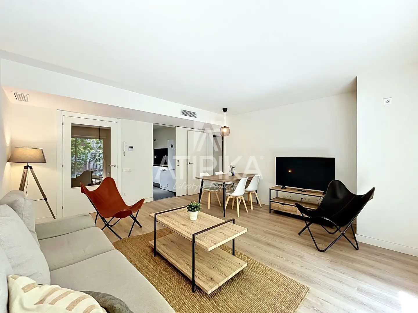 Außenansicht von Wohnung zum Verkauf in Barcelona mit Klimaanlage, Parkett und Balkon