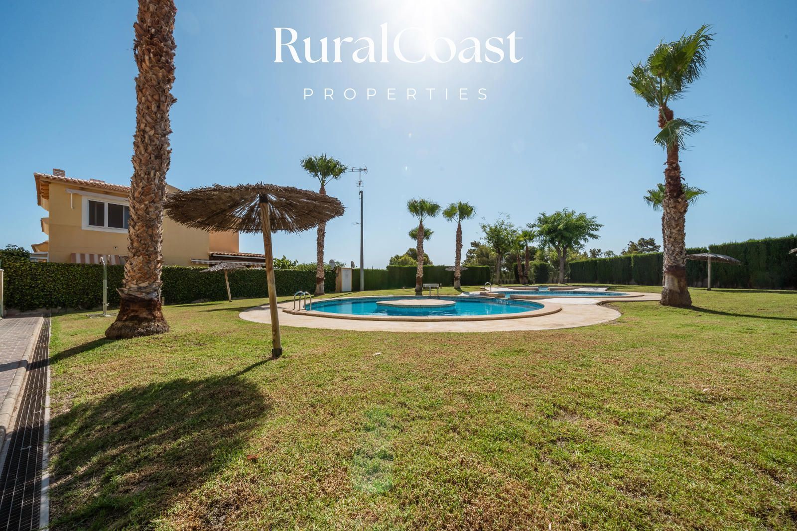 Vista exterior de Casa o xalet en venda en El Campello amb Aire condicionat, Calefacció i Terrassa