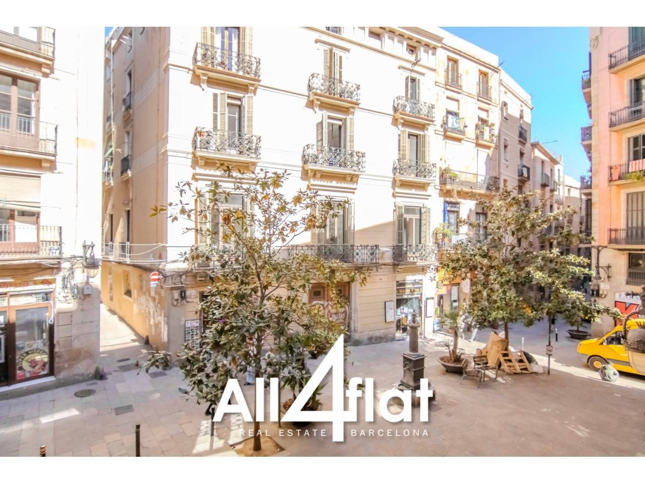 Exterior view of Flat for sale in  Barcelona Capital  with Balcony