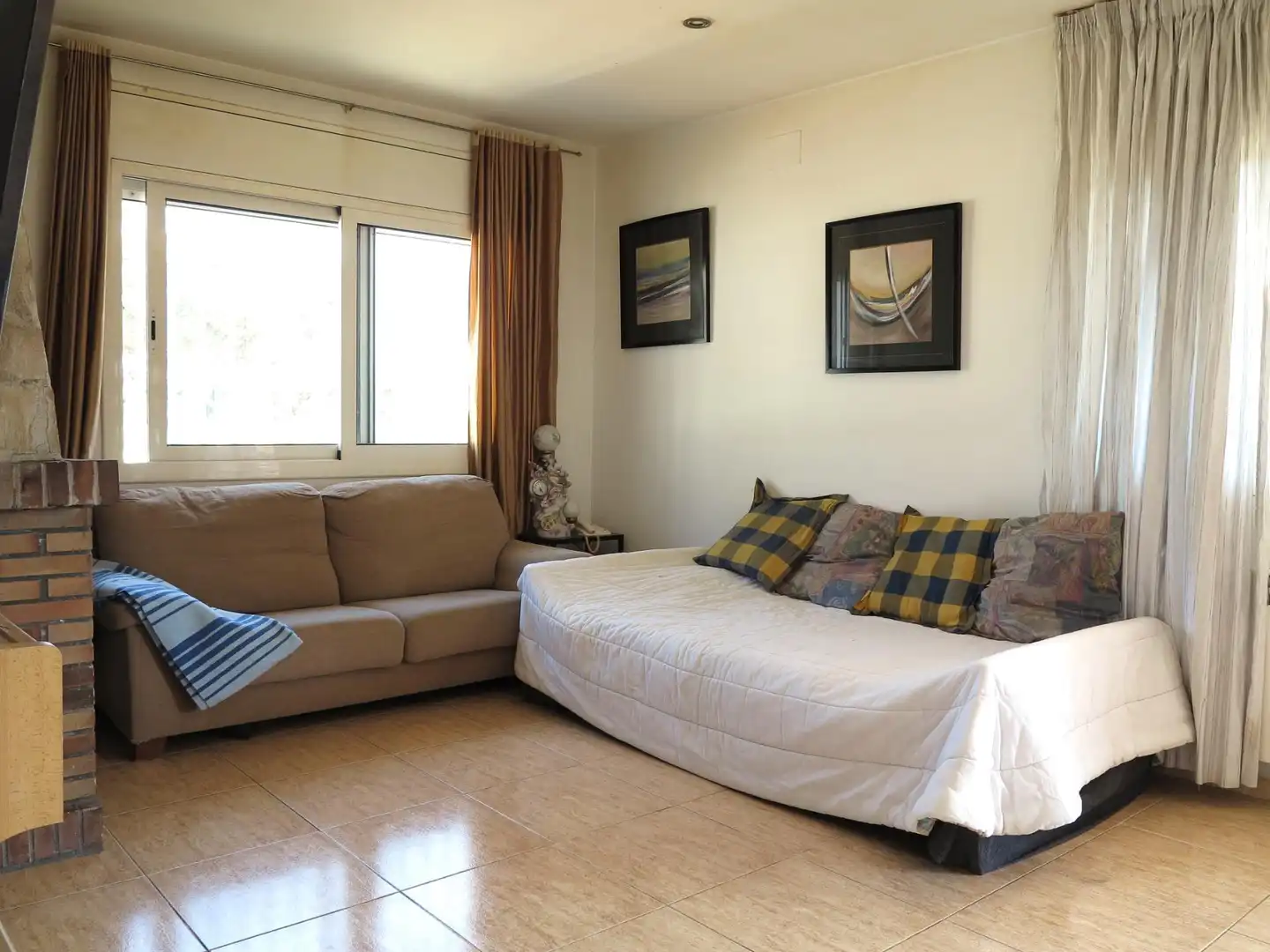 Sala d'estar de Casa o xalet en venda en Tordera amb Calefacció, Jardí privat i Terrassa