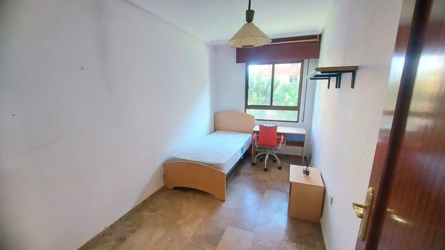 Habitación de Piso de alquiler en Jaén con Calefacción, Terraza y Amueblado