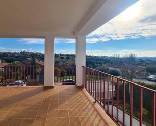 Vista exterior de Casa o xalet en venda en Galápagos amb Calefacció, Jardí privat i Terrassa