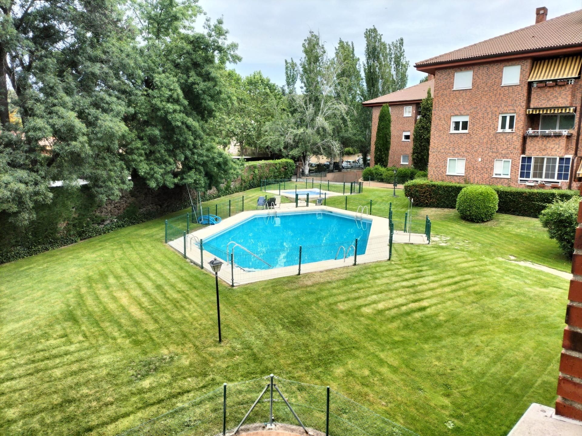 Swimming pool of Flat for sale in El Escorial  with Private garden, Terrace and Community pool