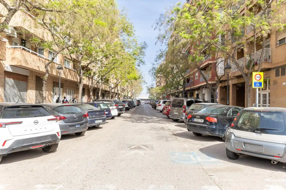 Exterior view of Flat for sale in Valencia  with Air Conditioner, Heating and Private garden