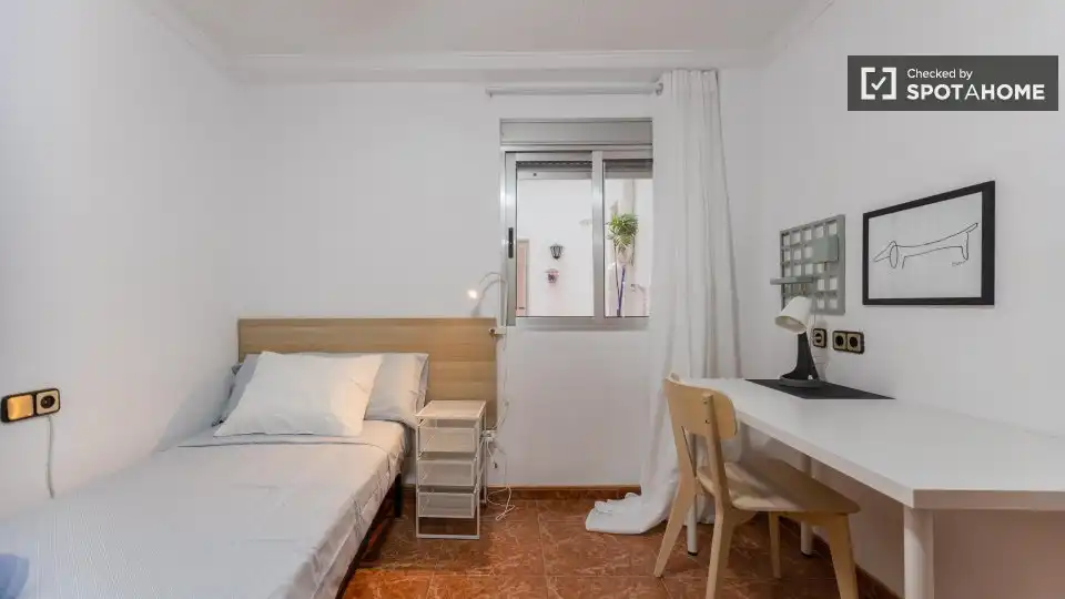 Bedroom of Flat for rent in Valencia  with Air Conditioner, Heating and Furnished
