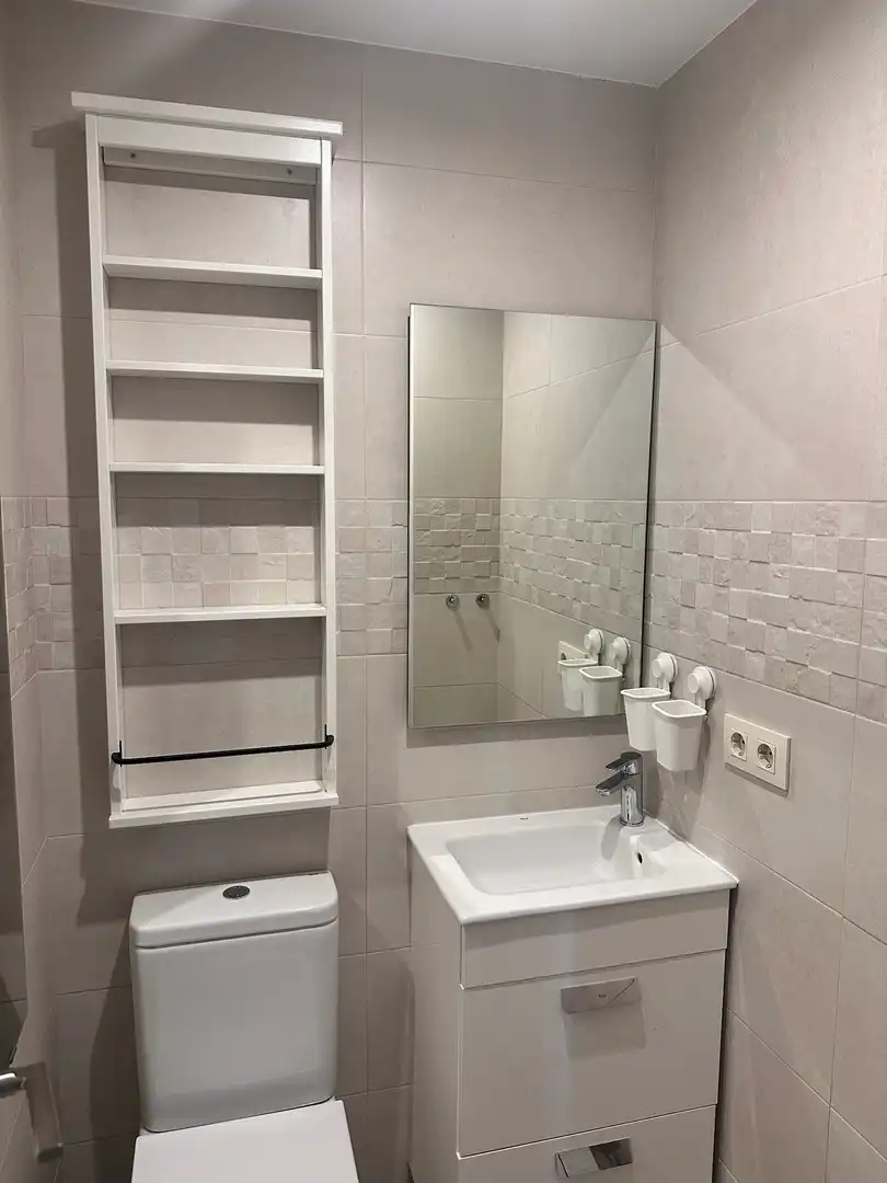 Bathroom of Flat for sale in Madrid  with Air Conditioner, Parquet flooring and Storage room