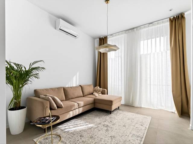 Planta baja en Venta en C. de Ferrer del Río en Guindalera