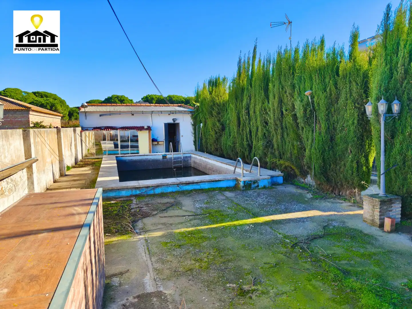 Piscina de Finca rústica en venda en Hinojos amb Aire condicionat, Jardí privat i Terrassa