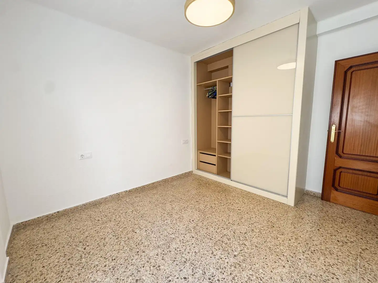 Habitación de Piso de alquiler en Catarroja con Aire acondicionado y Trastero