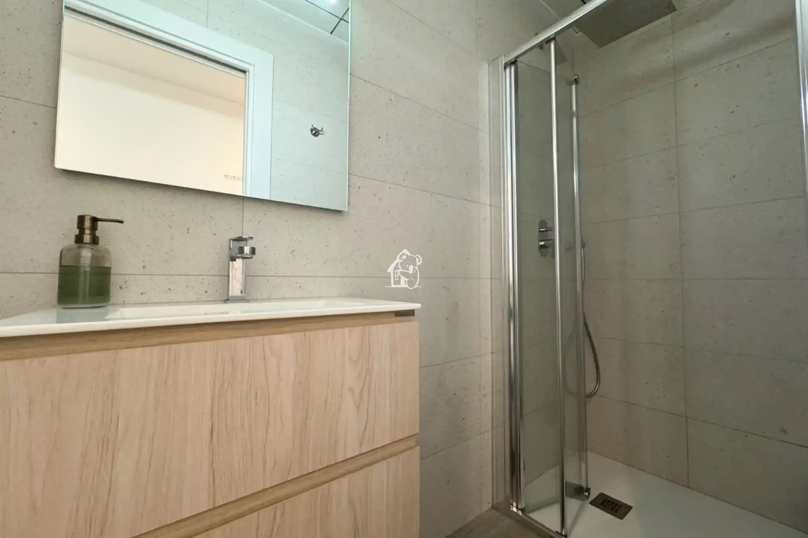 Bathroom of Flat for rent in Torrevieja  with Air Conditioner, Furnished and Oven